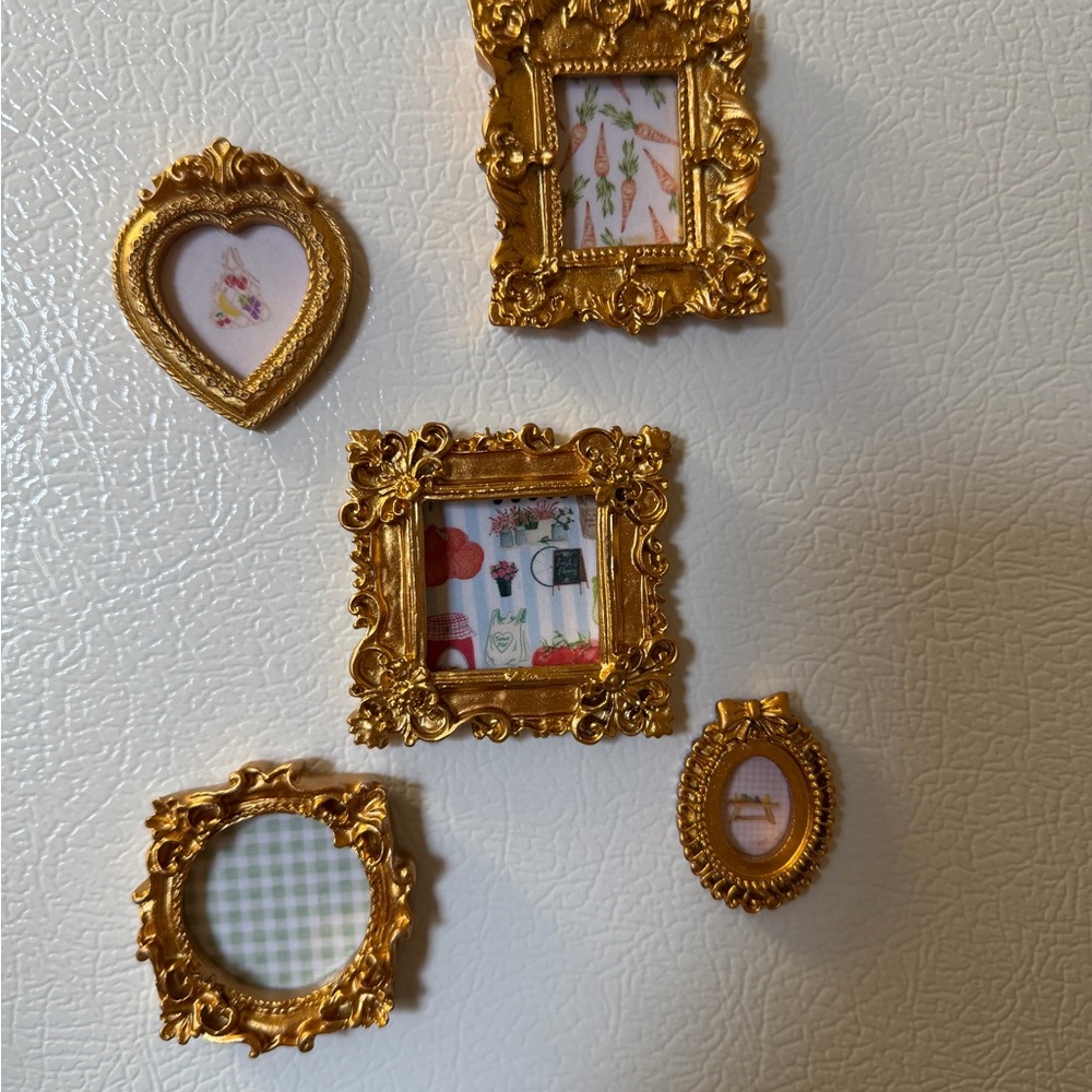 Set of 5 Magnets - Market